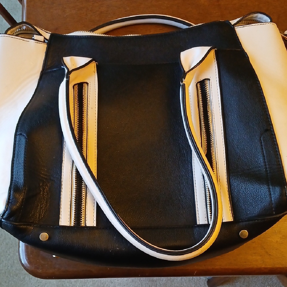 Modern Black and White Shoulder Bag with Geometric Design